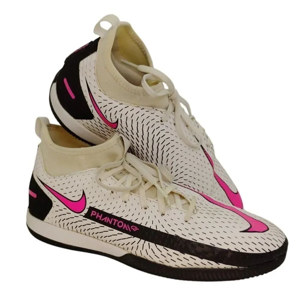 NIKE PHANTOM GT Girls White w/Pink Accents Soccer Shoes - Size: 5.5 Youth